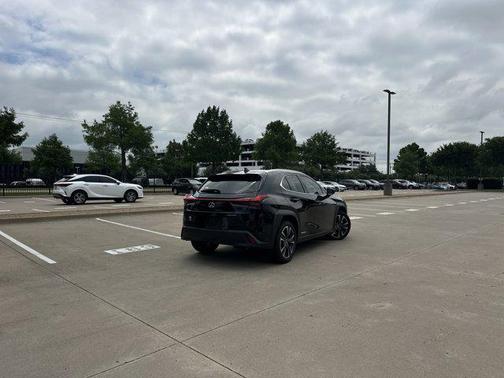 Obsidian 2020 Lexus UX 250h Base