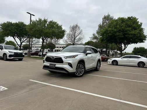 Wind Chill Pearl 2022 Toyota Highlander Platinum