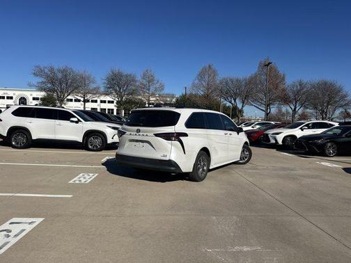 2024 Toyota Sienna XLE