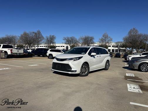 2024 Toyota Sienna XLE