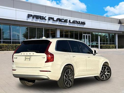 2022 Volvo XC90 T6 Momentum