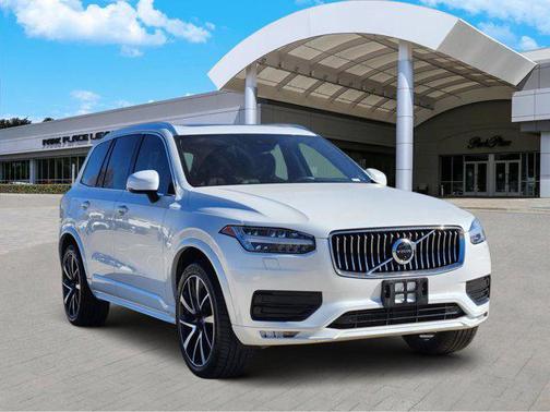 2022 Volvo XC90 T6 Momentum