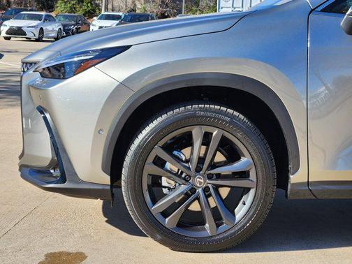 2026 Lexus NX 450h+ Luxury