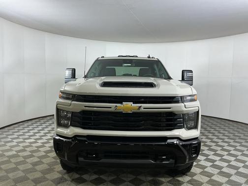 2026 Chevrolet Silverado 2500 Custom