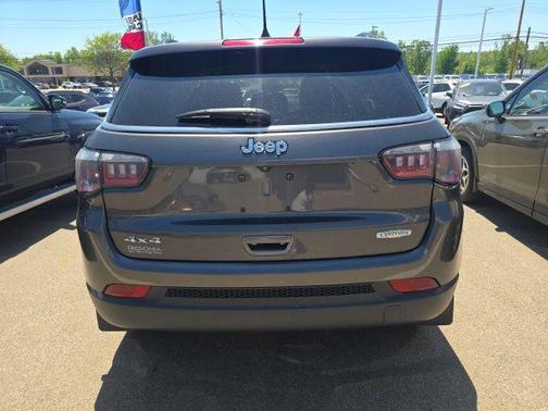 Granite Crystal Metallic Clearcoat 2021 Jeep Compass Latitude