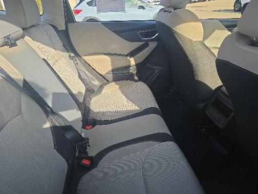 Crystal White Pearl 2022 Subaru Forester Base