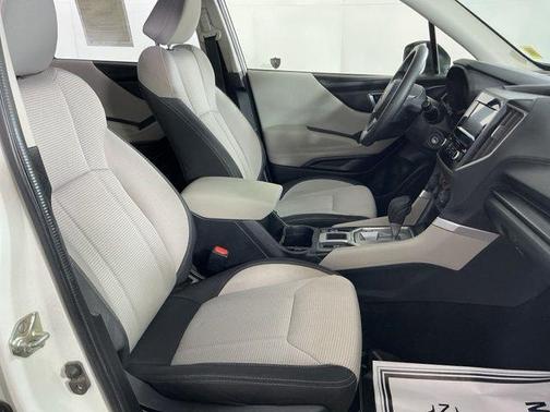 Crystal White Pearl 2022 Subaru Forester Base