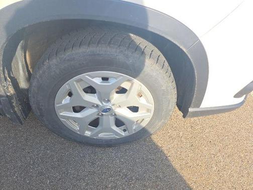 Crystal White Pearl 2022 Subaru Forester Base