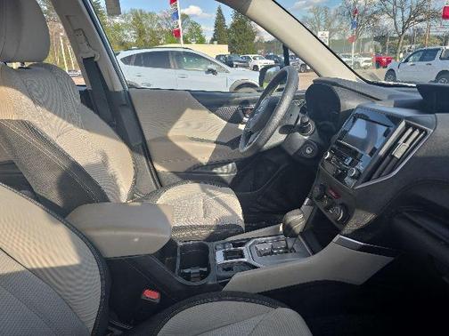 Crystal White Pearl 2022 Subaru Forester Base