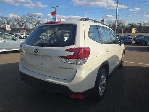 Crystal White Pearl 2022 Subaru Forester Base