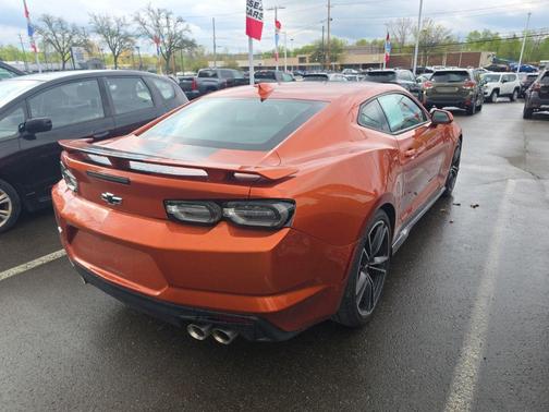 Vivid Orange Metallic 2023 Chevrolet Camaro 1SS