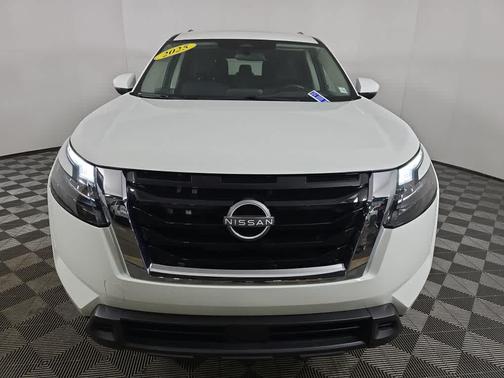 2025 Nissan Pathfinder SV 4WD