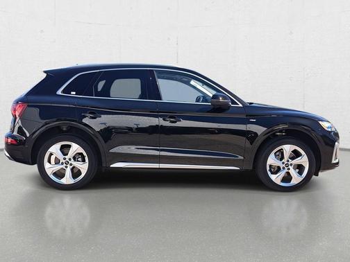 2022 Audi Q5 45 S line Prestige