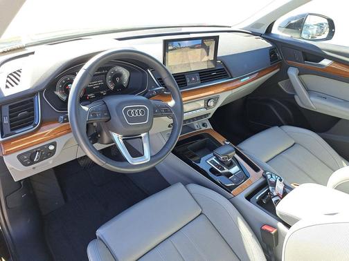 2022 Audi Q5 45 S line Prestige