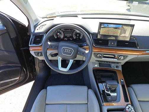 2022 Audi Q5 45 S line Prestige