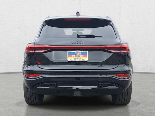 Mythos Black Metallic 2027 Audi SQ6 e-tron Premium Plus quattro