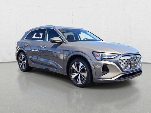 2024 Audi Q8 e-tron Premium Plus