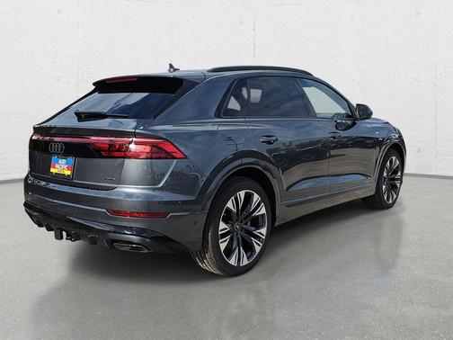 Daytona Gray Pearl Effect 2026 Audi Q8 55 Prestige