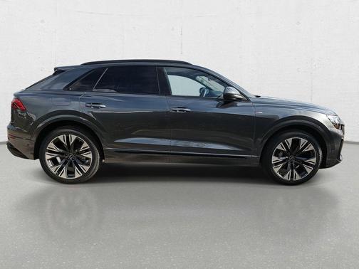 Daytona Gray Pearl Effect 2026 Audi Q8 55 Prestige