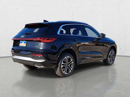 Mythos Black Metallic 2026 Audi Q5 Premium TFSI quattro S tronic