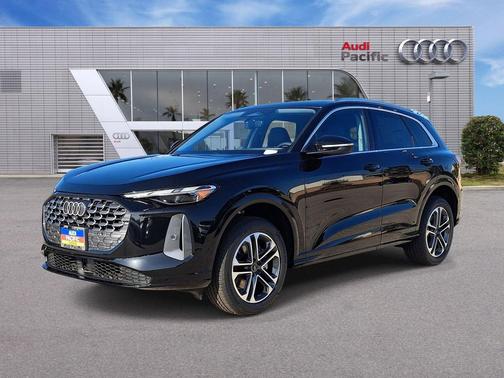 Mythos Black Metallic 2026 Audi Q5 Premium TFSI quattro S tronic