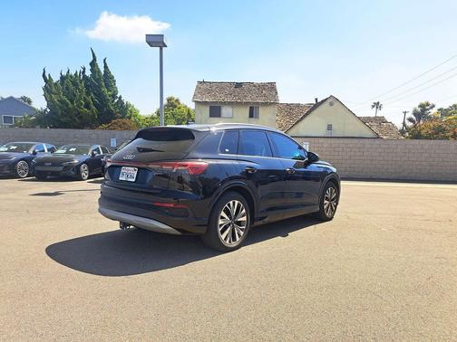 Mythos Black Metallic 2023 Audi Q4 e-tron Premium Plus 40 RWD