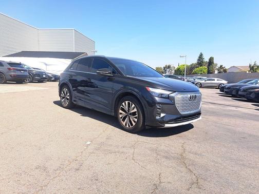 Mythos Black Metallic 2023 Audi Q4 e-tron Premium Plus 40 RWD