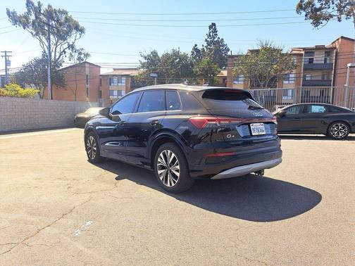 Mythos Black Metallic 2023 Audi Q4 e-tron Premium Plus 40 RWD