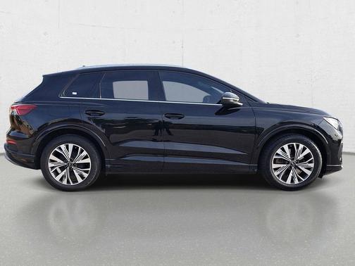 Mythos Black Metallic 2023 Audi Q4 e-tron Premium Plus 40 RWD