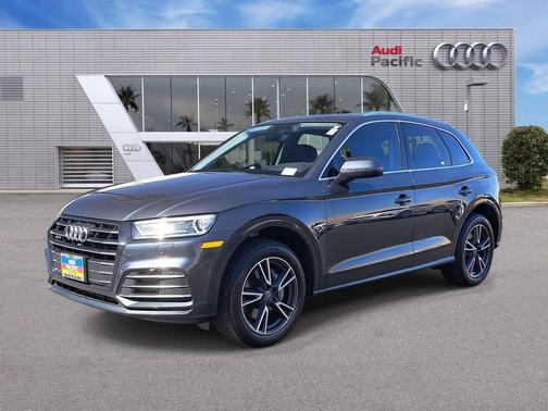 Manhattan Gray Metallic 2020 Audi Q5 Premium 55 TFSI e quattro S tronic
