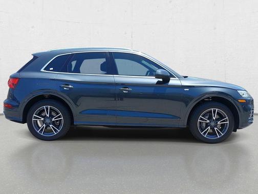 Manhattan Gray Metallic 2020 Audi Q5 Premium 55 TFSI e quattro S tronic