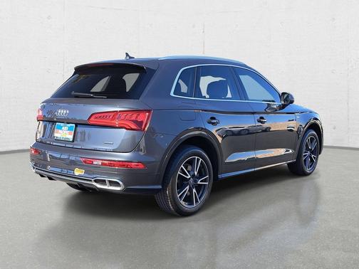 Manhattan Gray Metallic 2020 Audi Q5 Premium 55 TFSI e quattro S tronic
