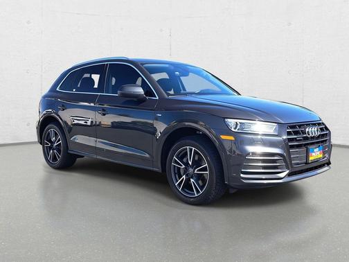 Manhattan Gray Metallic 2020 Audi Q5 Premium 55 TFSI e quattro S tronic