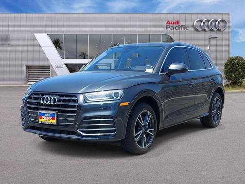 Manhattan Gray Metallic 2020 Audi Q5 Premium 55 TFSI e quattro S tronic