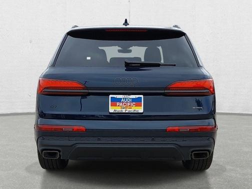 Waitomo Blue Metallic 2026 Audi Q7 55 Premium Plus