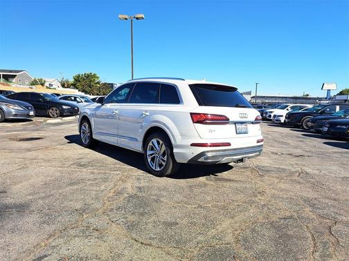 2023 Audi Q7 45 Premium