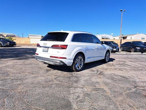 2023 Audi Q7 45 Premium