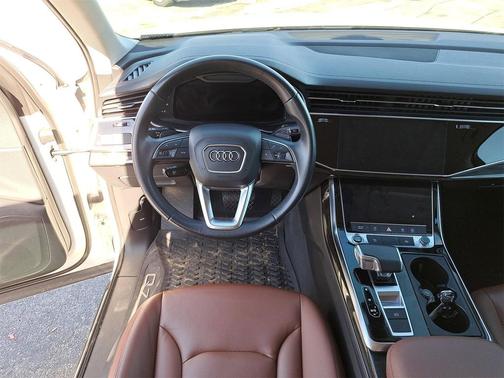 2023 Audi Q7 45 Premium
