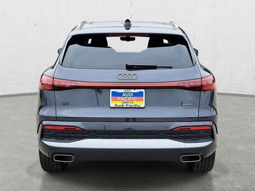 Tambora Gray Metallic 2026 Audi Q5 Premium Plus TFSI quattro S tronic