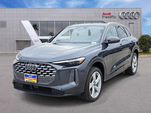 Tambora Gray Metallic 2026 Audi Q5 Premium Plus TFSI quattro S tronic