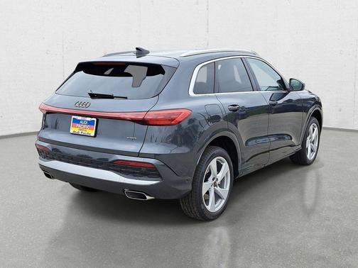 Tambora Gray Metallic 2026 Audi Q5 Premium Plus TFSI quattro S tronic