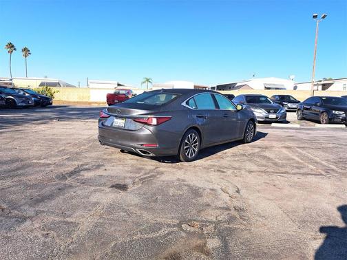 2025 Lexus ES 350 Base