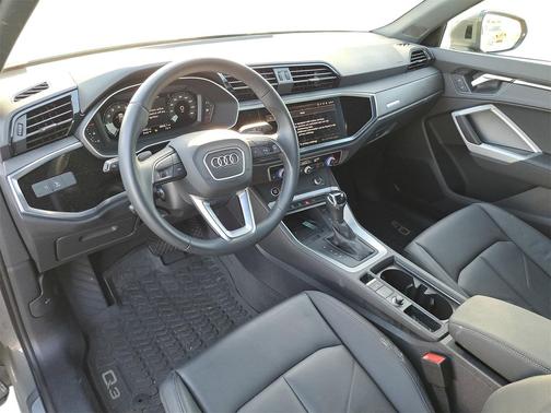 2024 Audi Q3 Premium 45 TFSI S line quattro Tiptronic