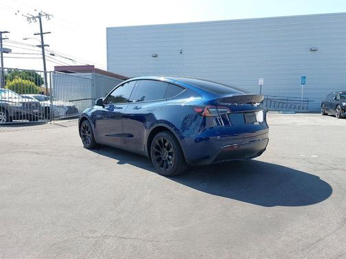 2022 Tesla Model Y Long Range Dual Motor All-Wheel Drive