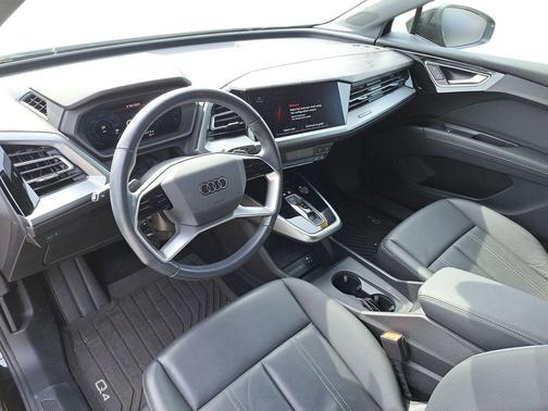 Mythos Black Metallic 2024 Audi Q4 e-tron Premium 40 RWD