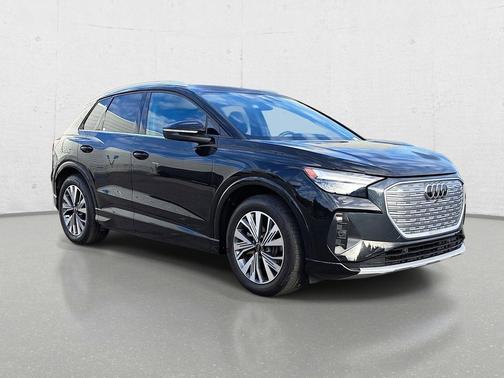 Mythos Black Metallic 2024 Audi Q4 e-tron Premium 40 RWD