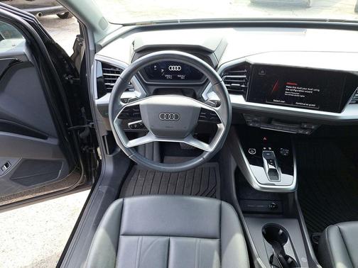 Mythos Black Metallic 2024 Audi Q4 e-tron Premium 40 RWD