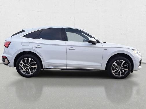 Glacier White Metallic 2023 Audi Q5 45 S line Prestige
