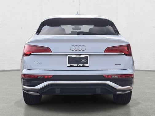Glacier White Metallic 2023 Audi Q5 45 S line Prestige