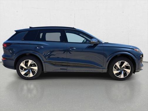 2025 Audi Q6 e-tron Premium Plus quattro